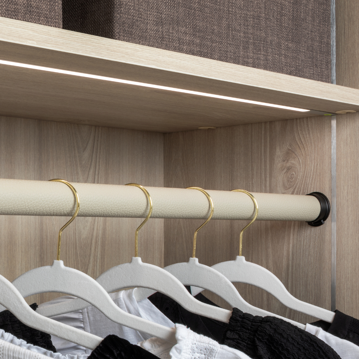 Round Oyster Leather Closet Rod